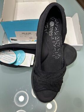 Bzees Black Slip-On Comfort Flats